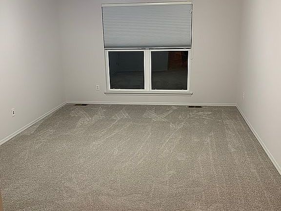 4th image of 3263 Country Hollow Dr