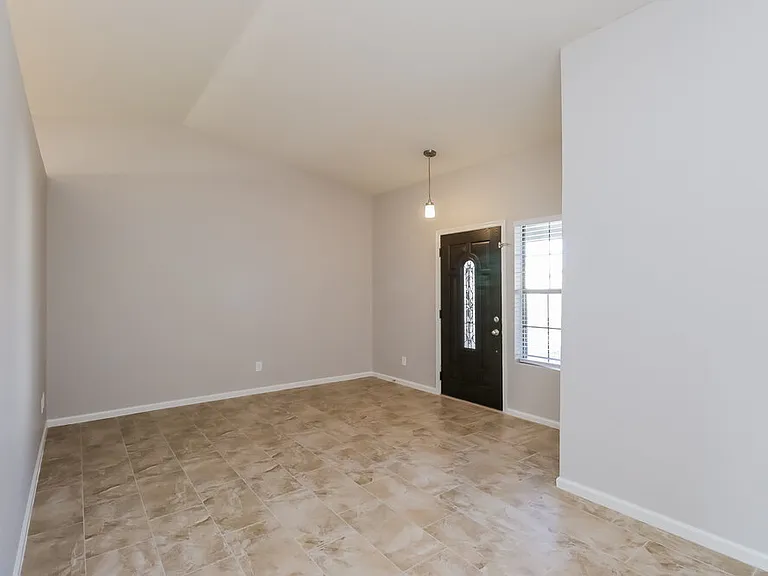 2641 E Isabella Ave — Photo 8