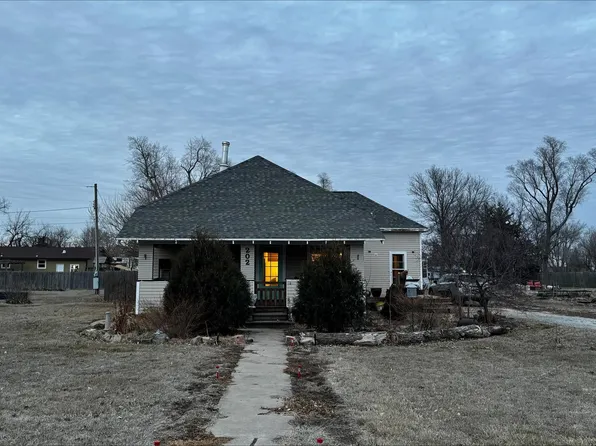 202 5th St, Edgar, NE 68935