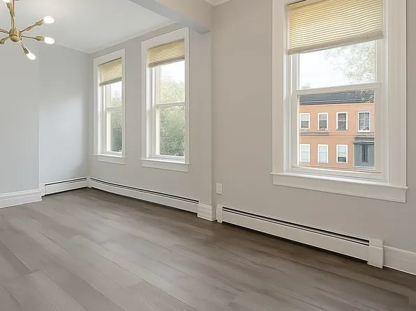 396 Woodlawn Avenue image 6 of 20