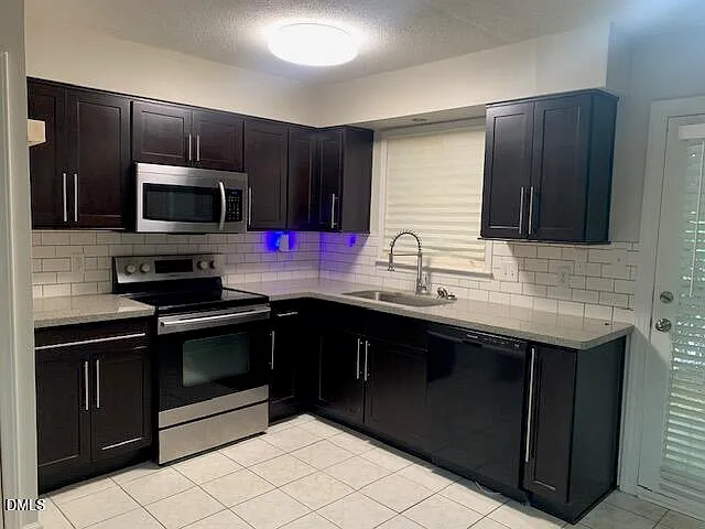 1133 Nottingham Cir — Photo 3