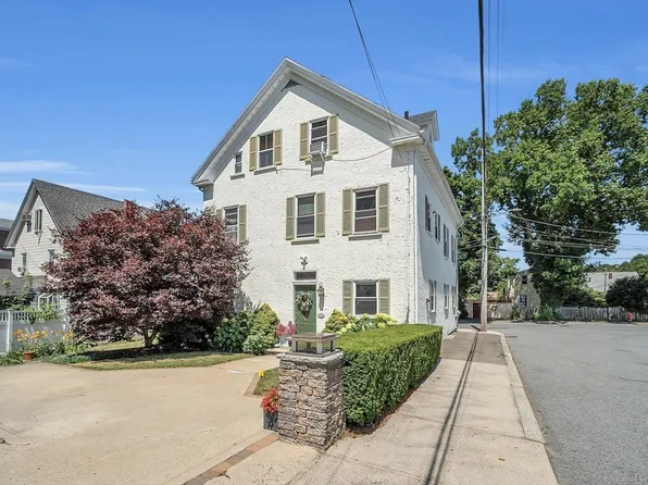 37 Aborn St, Peabody, MA 01960