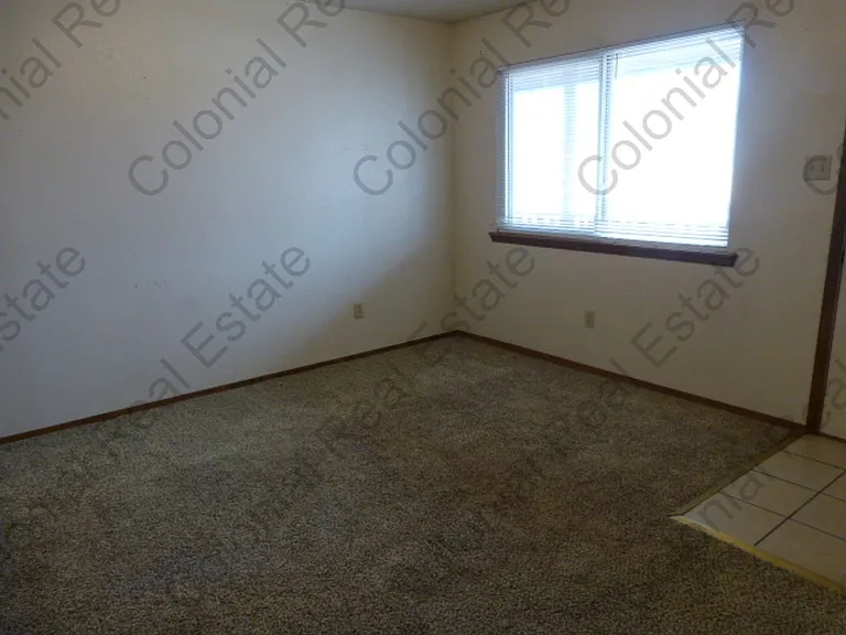 813 Laurelwood Dr — Photo 3