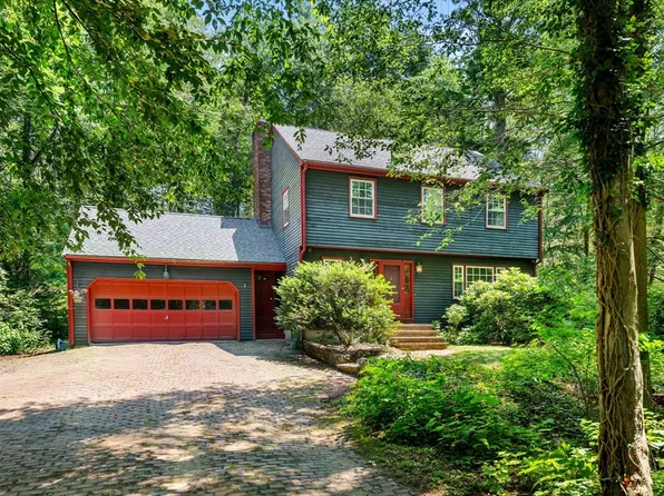 7 Hidden Ledge Rd, Manchester, MA 01944