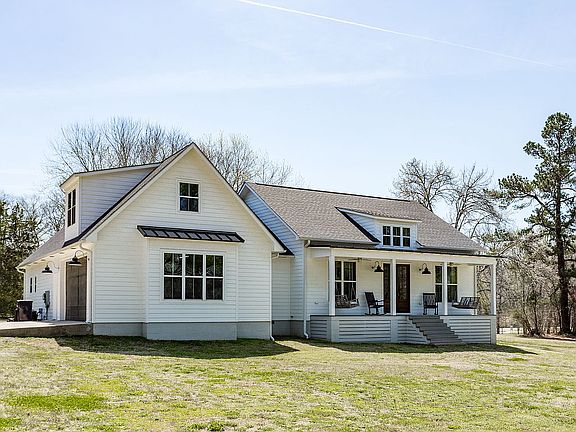 3rd image of 10 Sunnyside Dr