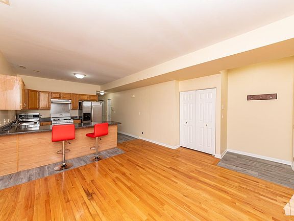 4th image of 1509 N Talman Ave #1F