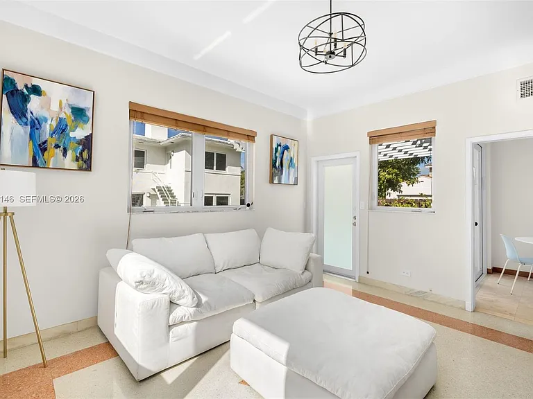 4340 Pine Tree Dr — Photo 10