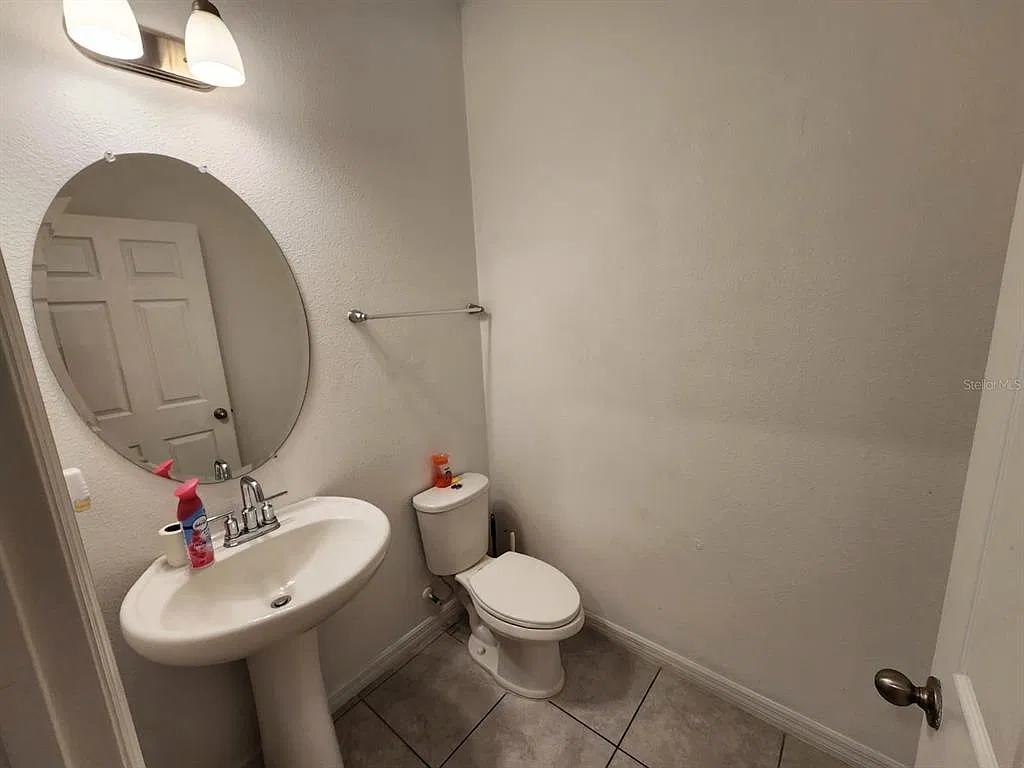 3 bed, 2.5 bath, 1747 sqft, $2,400 — Photo 3