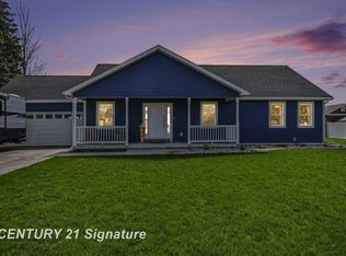 8679 Gilmour Ln, Freeland, MI 48623