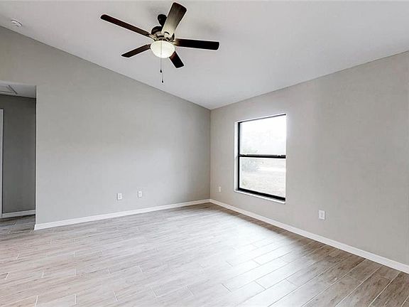 5th image of 1810 Roosevelt Ave