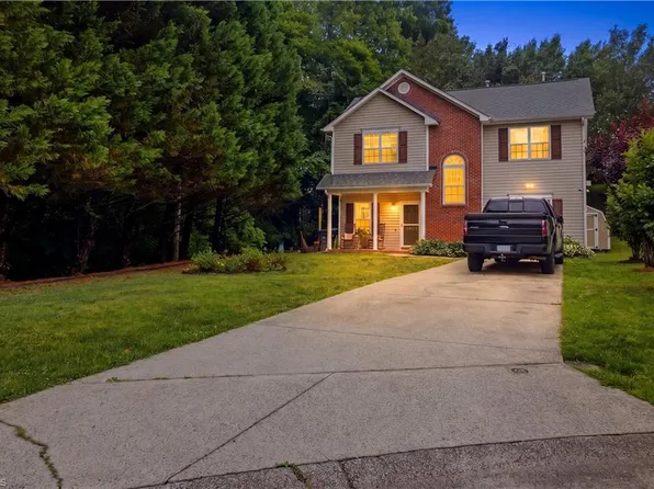 3825 Poplar Valley Ln, Winston Salem, NC 27127