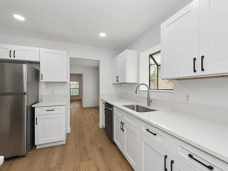 2705 Lawndale Dr — Photo 28