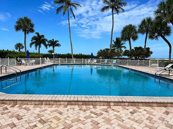 2nd image of 220 Seaview Ct APT 312