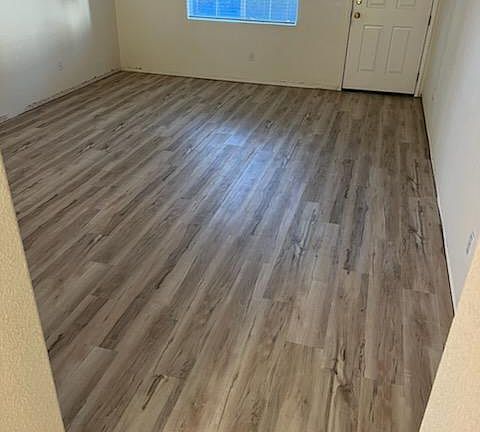 Living Room/Entry
