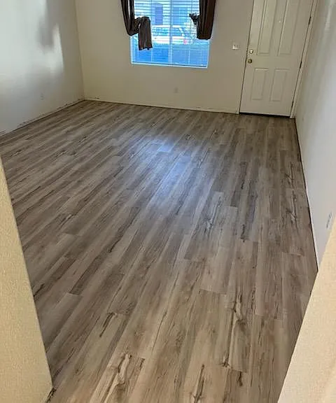 Living Room/Entry