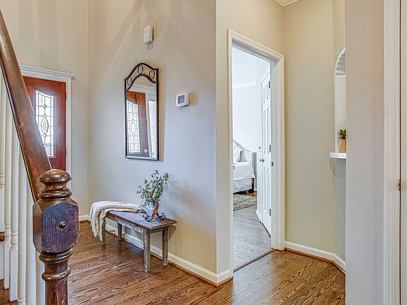 4th image of 124 Middleboro Cir