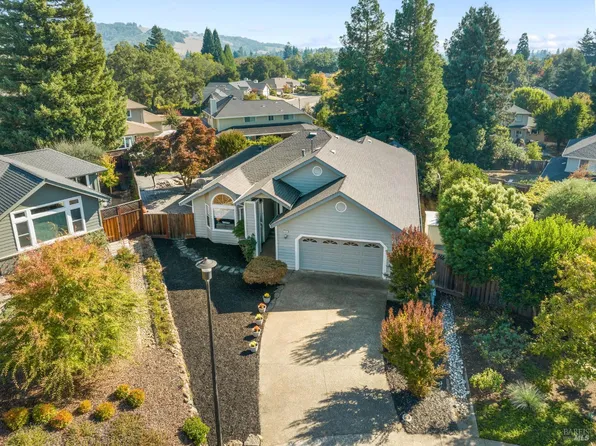 418 Tee Drive, Healdsburg, CA 95448
