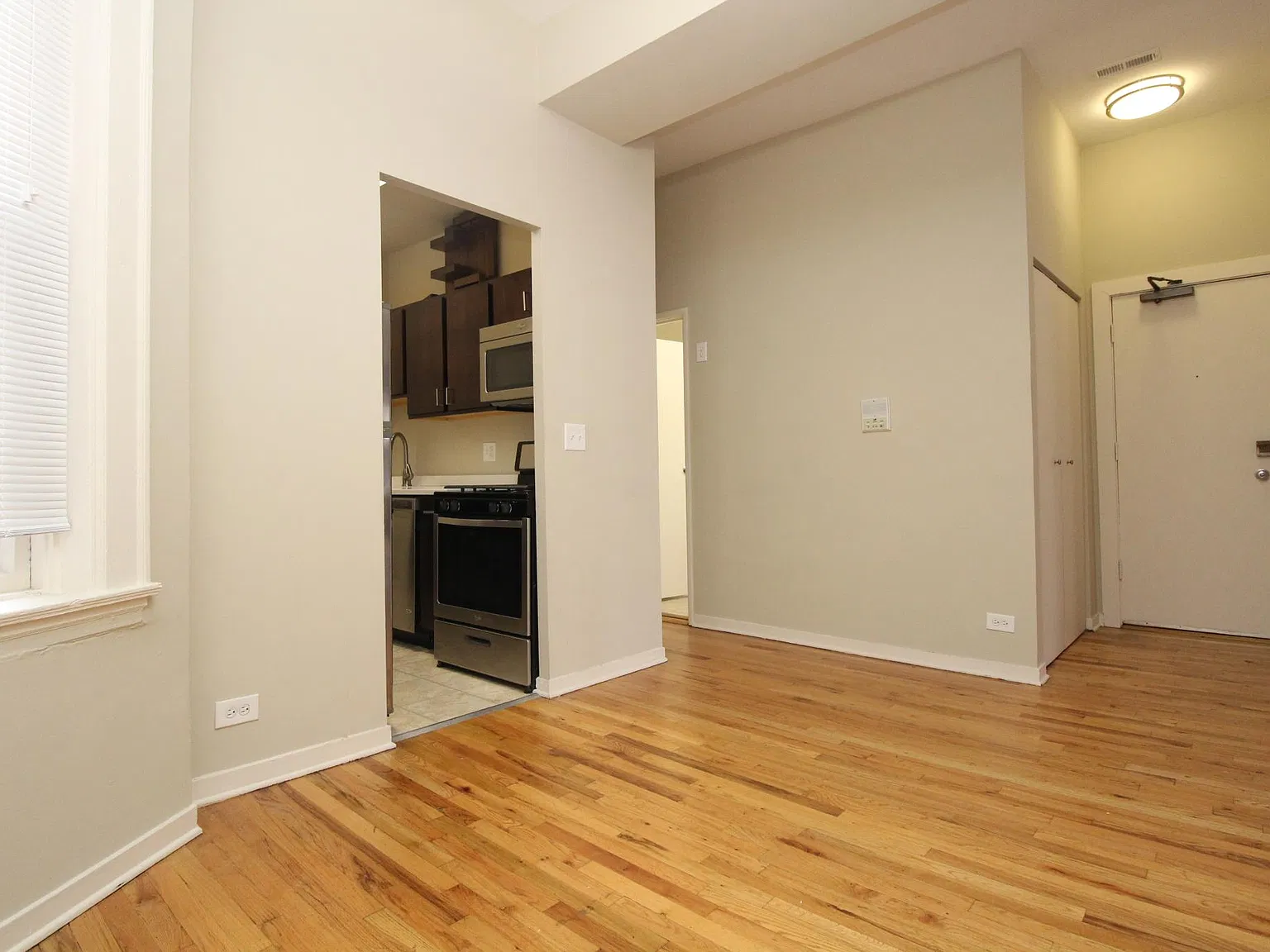2 bed, 850 sqft, $2,709 — Photo 4
