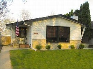 2212 N 116th St, Wauwatosa, WI 53226