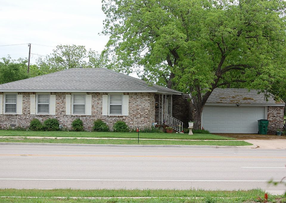 1st image of 1516 E Texas Ave