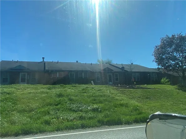 8213 NW Mace Rd, Kansas City, MO 64152