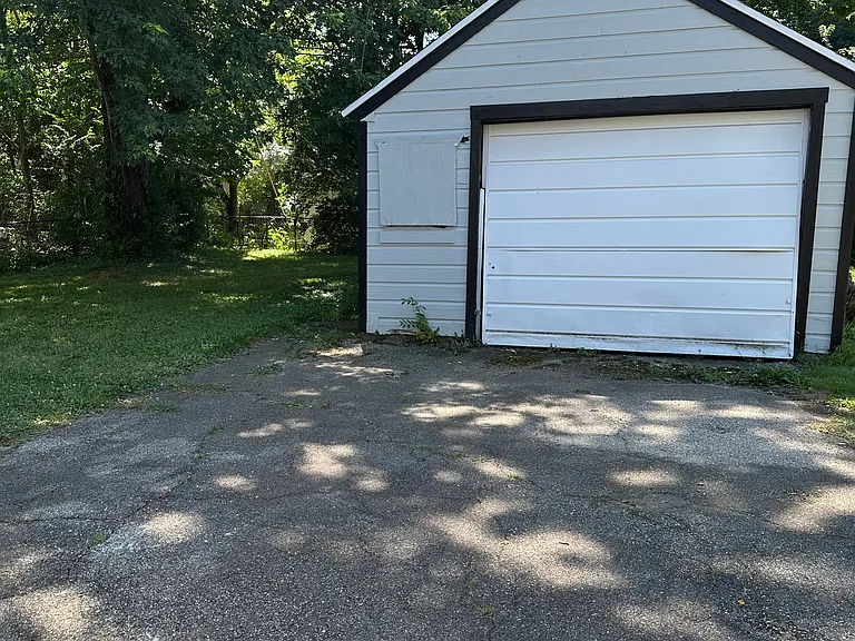 4634 Queens Ave — Photo 8