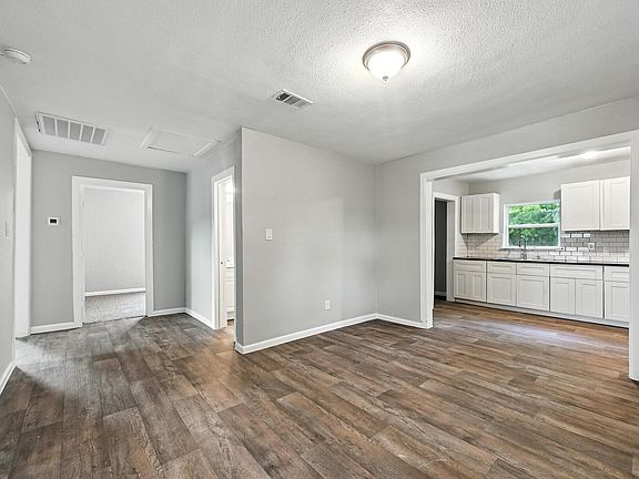 5th image of 2837 A Ave