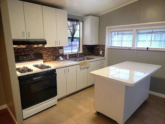 4th image of 165 Blossom Way #99