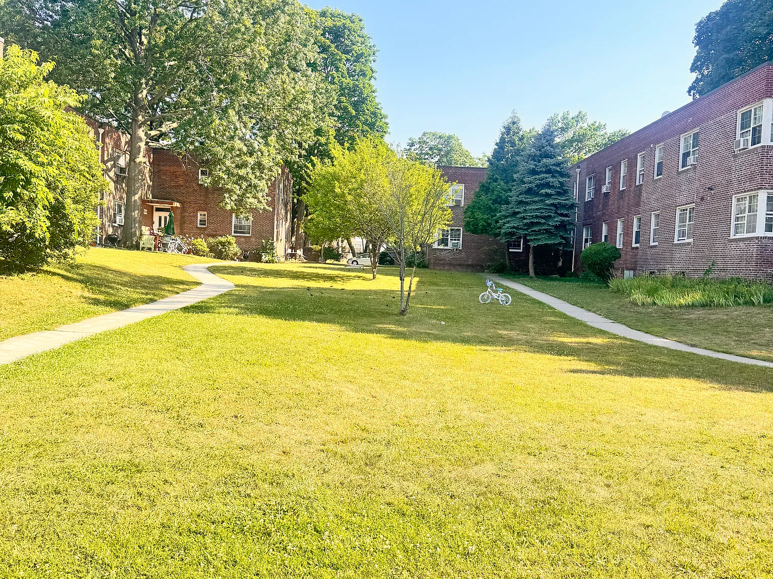 2 bed, 900 sqft, $2,700 — Photo 1