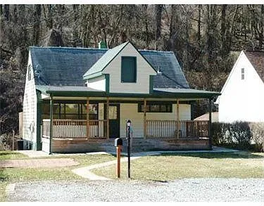 738 Jefferson Rd photo 1
