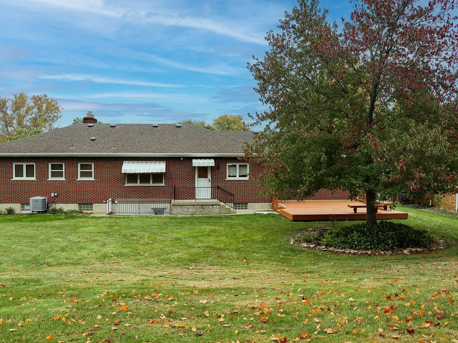 3 bed, 2.5 bath, 1518 sqft, $2,400 — Photo 2