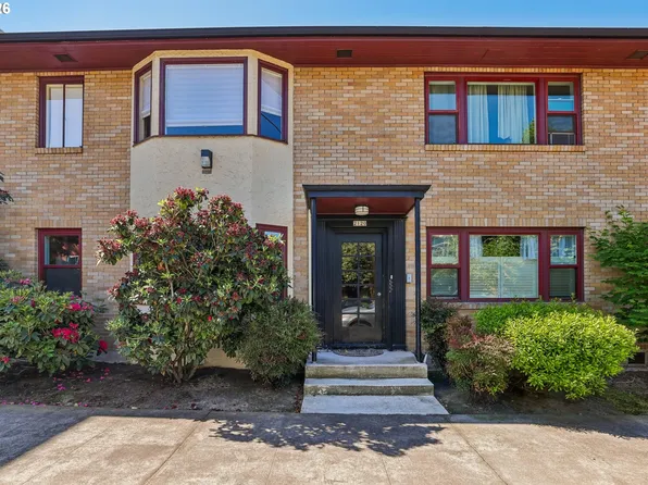 2120 NE Halsey St APT 31, Portland, OR 97232