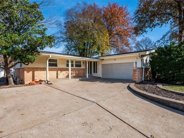 3035 Blackwood Dr, Florissant, MO 63033