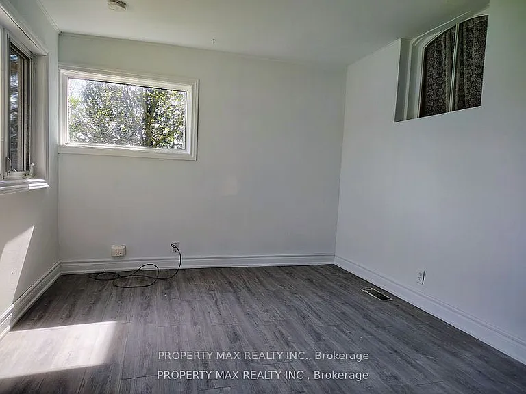 5363 Davis Dr — Photo 31