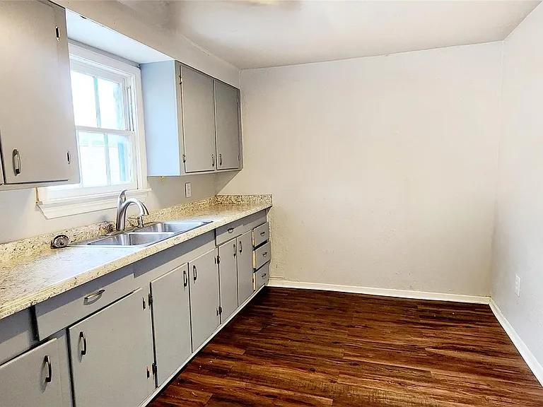 136 W Marion St — Photo 5