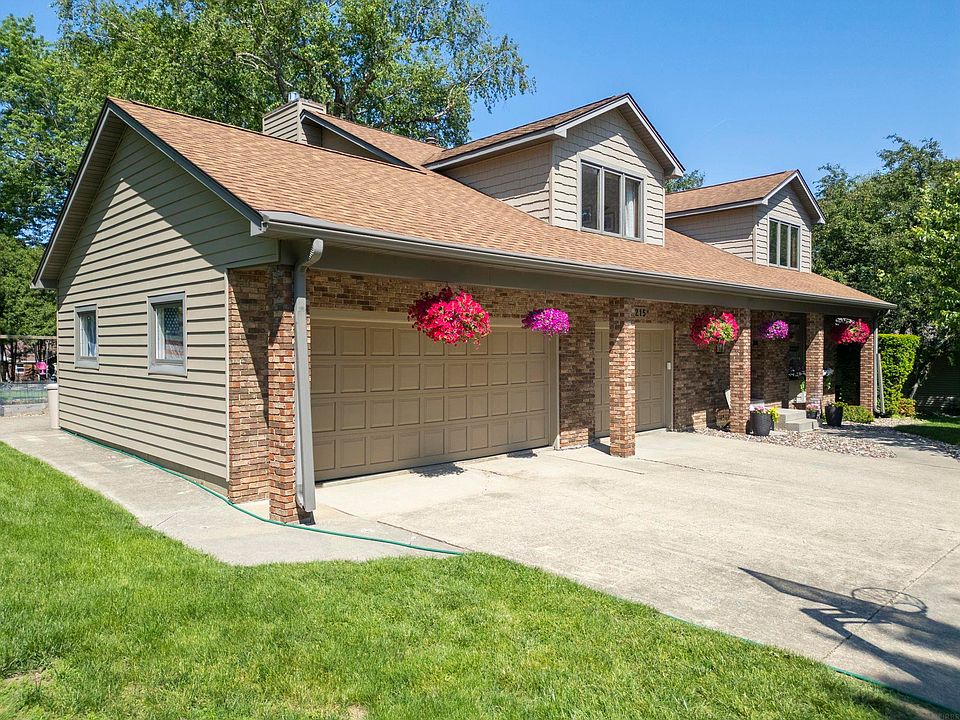 1st image of 2215 Minnetonka Dr