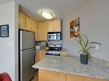 4th image of 380 Esplanade Ave