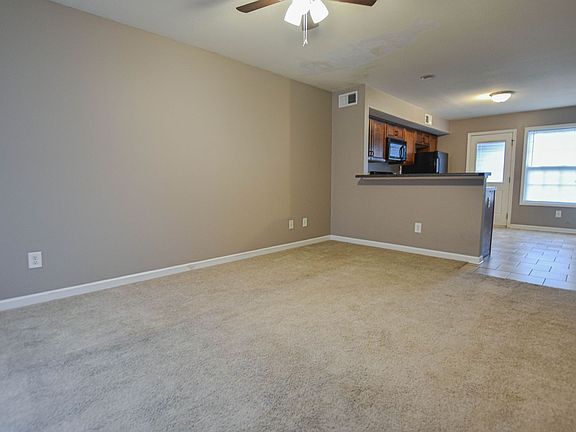 2nd image of 1221 Ash Ridge Dr Unit B