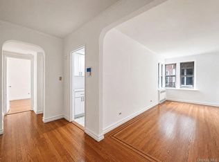 63-109 Saunders St #A8, Rego Park, NY 11374