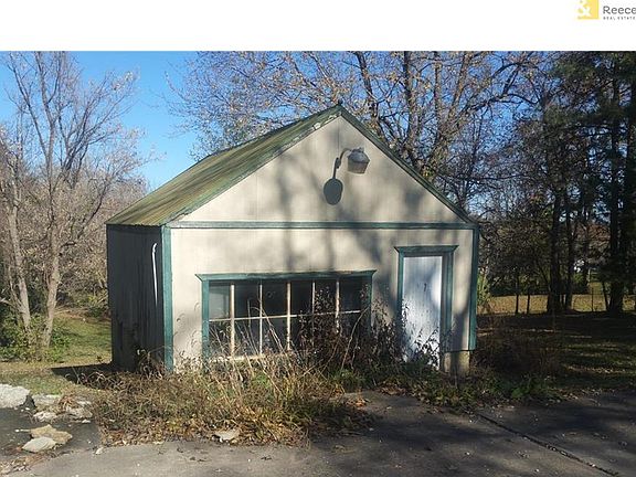 Workshop and storage shed.