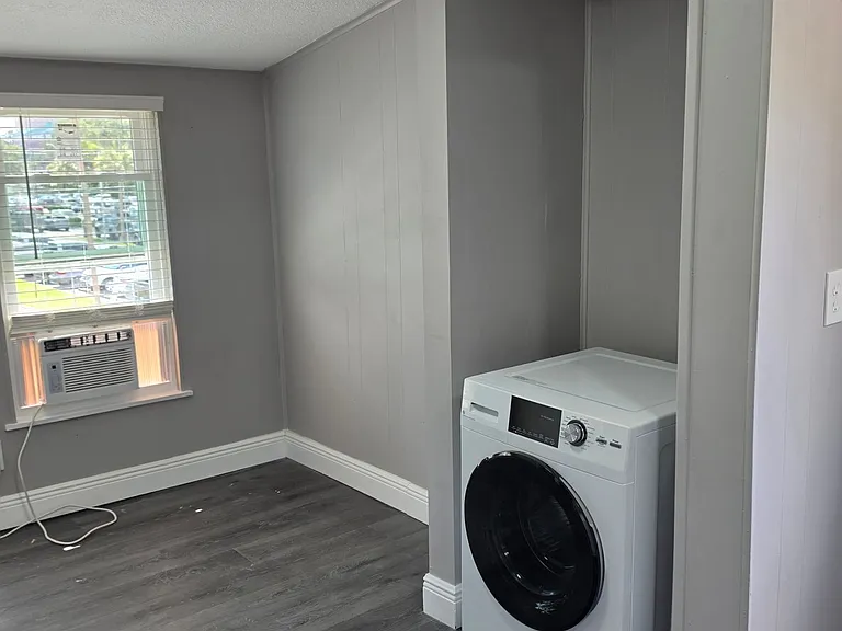 202 Luella Ct — Photo 15