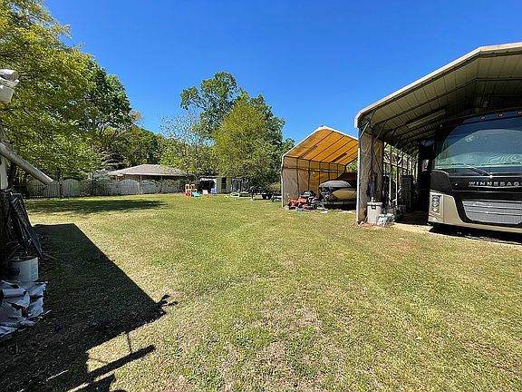 5th image of 120 Hiawatha Dr
