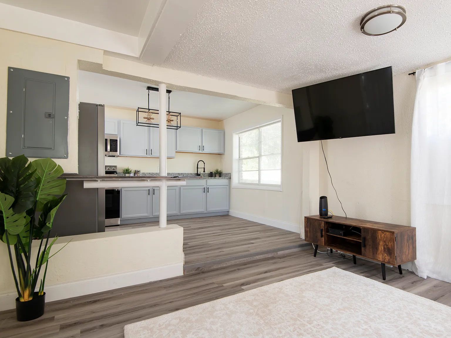 1 bed, $3,864 — Photo 4