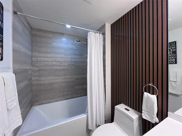 1300 Brickell Bay Dr #U1813 — Photo 9