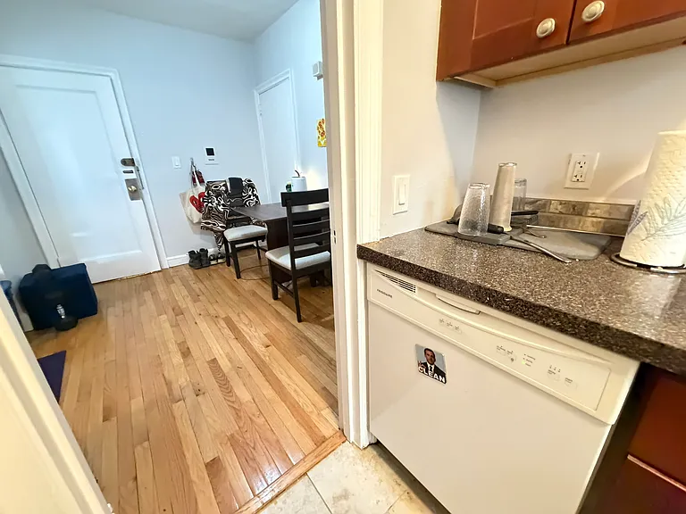 65 Strathmore Rd #2 — Photo 13