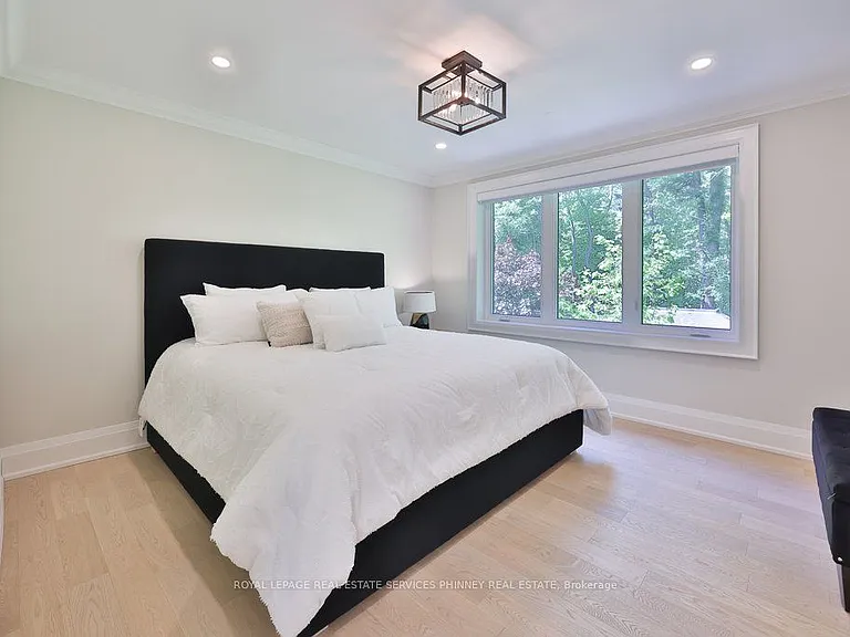 1638 Ruscombe Close — Photo 26