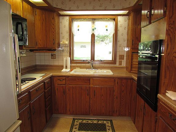 3rd image of 1522 Falcon Dr