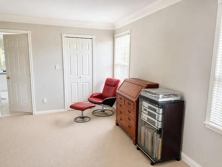 6051 Barnard Dr — Photo 10