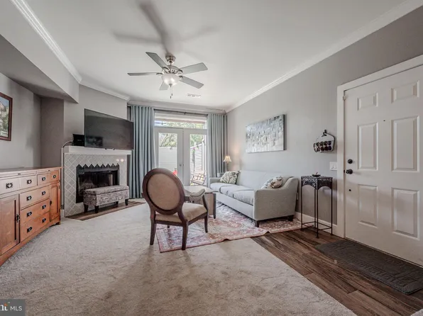 2602 Waters Edge Dr, Newark, DE 19702
