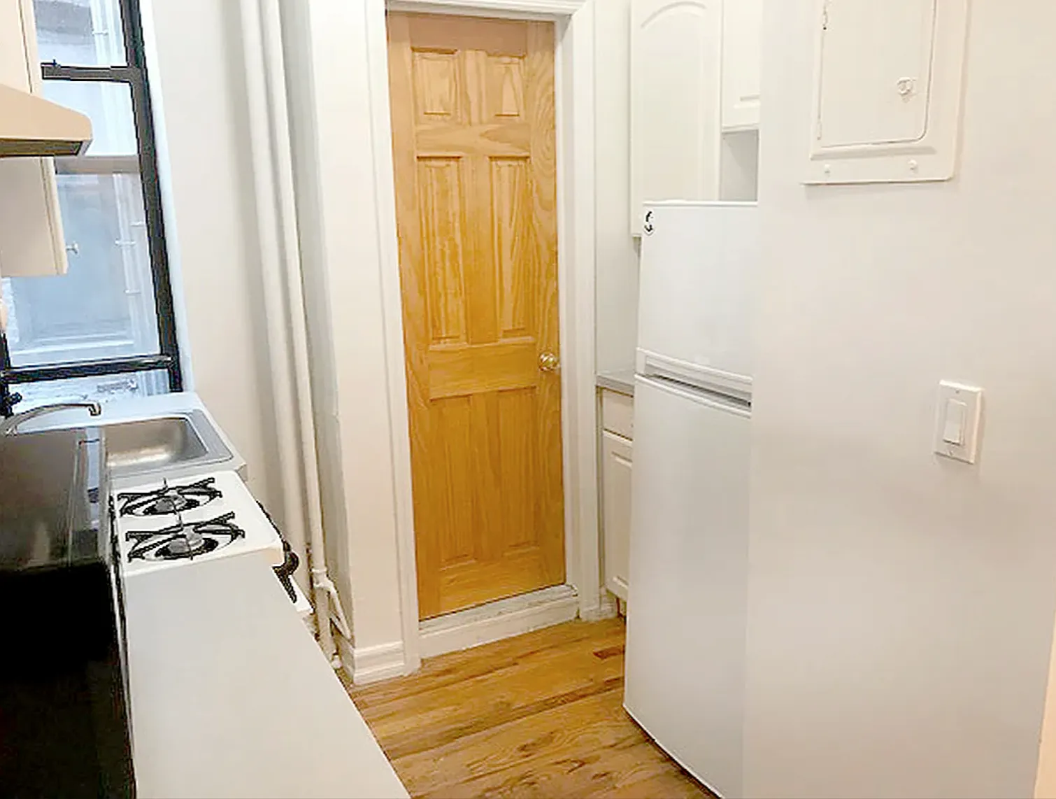 233 East 25th Street — Photo 4